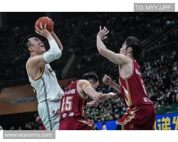 CBA总决赛第三场广东队对阵辽宁队精彩对决引发球迷热议